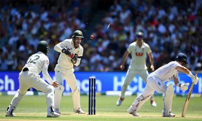 আর্চারের ৫ উইকেট, তবু ধুঁকছে ইংল্যান্ড