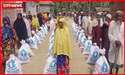 নাগেশ্বরীতে শতাধিক দরিদ্র পরিবার পেলো রমজানের খাদ্য সামগ্রী
