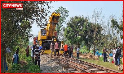 সান্তাহারে নীলসাগর ট্রেনের বগি উদ্ধার সম্পন্ন, চলছে লাইন স্থাপনের কাজ