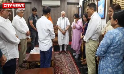 বিমান দুর্ঘটনায় নিহত গুজরাতের প্রাক্তন মুখ্যমন্ত্রী বাড়িতে মোদী