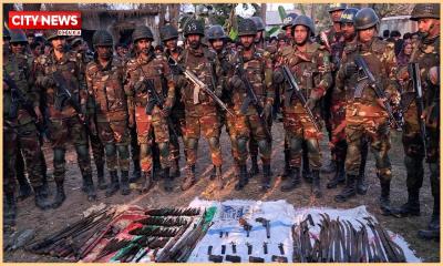 ফরিদপুরে পানির নিচ থেকে যৌথ বাহিনীর বিপুল অস্ত্র উদ্ধার