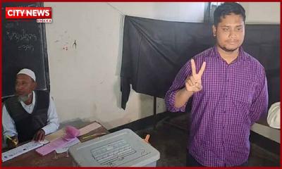 ভোট দিয়েছেন হাসনাত আবদুল্লাহ