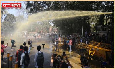 যমুনার সামনে সরকারি কর্মচারীদের ছত্রভঙ্গ করতে জলকামান ও সাউন্ড গ্রেনেড