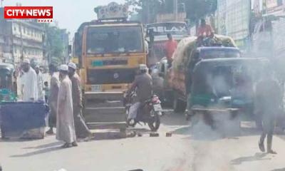চট্টগ্রামে বাসের ধাক্কায় হেফাজত নেতার মৃত্যু, মহাসড়ক অবরোধ