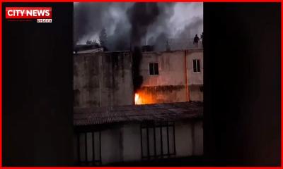 চকবাজারে মুনসুর খান প্লাজায় আগুন, নিয়ন্ত্রণে ফায়ার সার্ভিসের ১০ ইউনিট