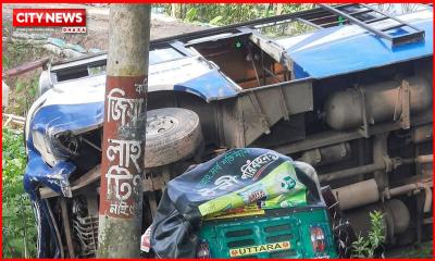 বাসের ধাক্কায় একই পরিবারের তিনজনসহ নিহত ৬