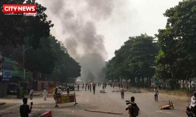 জুলাই যোদ্ধাদের সরিয়ে দিতে পুলিশের টিয়ারশেল নিক্ষেপ