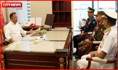 প্রধানমন্ত্রীর সঙ্গে তিন বাহিনী প্রধানের সাক্ষাৎ