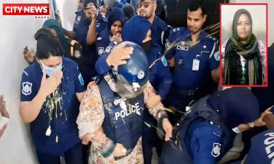 মমতাজের ওপর ডিম ও জুতা নিক্ষেপ