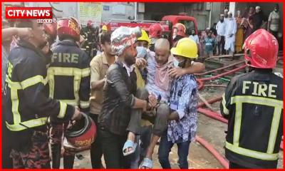 গাজীপুরে পোশাক কারখানায় আগুন, ছাদ থেকে ৬৯ শ্রমিক উদ্ধার