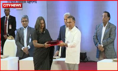 একুশে পদক প্রদান করলেন প্রধানমন্ত্রী