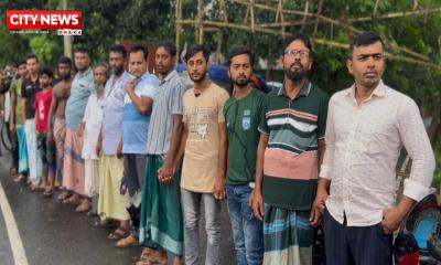 ফরিদপুরের নগরকান্দায় বাসচাপায় নারীর মৃত্যুর প্রতিবাদে মানববন্ধন, স্পিড ব্রেকার স্থাপনার দাবি