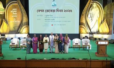 ৪ নারীর হাতে বেগম রোকেয়া পদক তুলে দিলেন প্রধান উপদেষ্টা