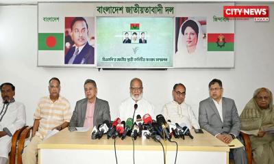 ‘ডিসেম্বরের মধ্যে নির্বাচন দিয়ে সসম্মানে যেতে পারেন’