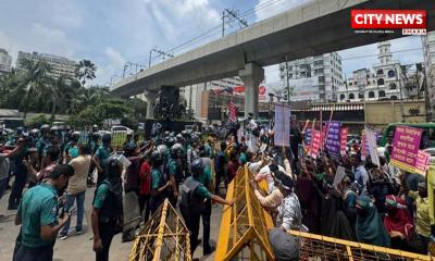 প্রধান উপদেষ্টার বাসভবন অভিমুখে মিছিল নিয়ে গণঅভ্যুত্থানের বিদেশফেরতপ্রবাসীরা