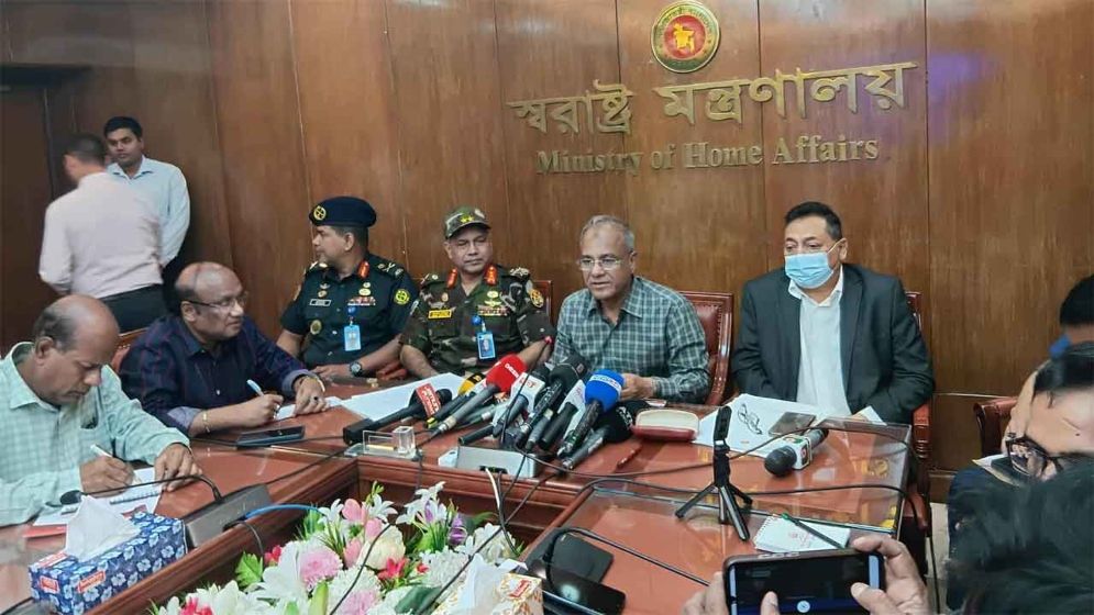 ১৩ নভেম্বর ‘ঢাকা লকডাউন’ ঘিরে শক্ত অবস্থানে আইনশৃঙ্খলা বাহিনী