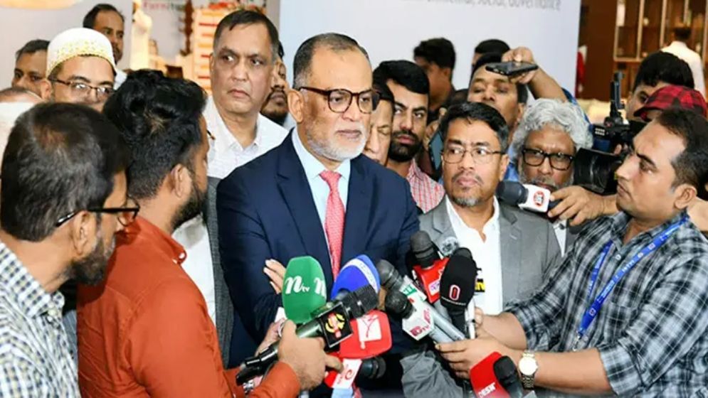 সরকার ভোজ্যতেলের দাম বাড়ায়নি: বাণিজ্য উপদেষ্টা