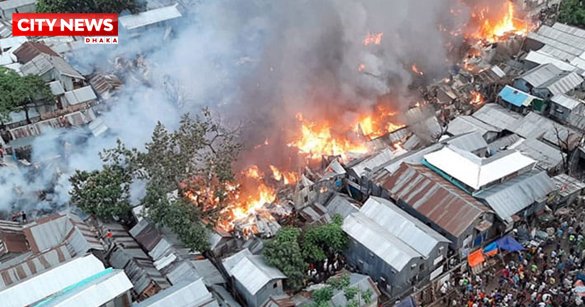 মহাখালীর সাততলা বস্তিতে আগুন, নিয়ন্ত্রণে ফায়ার সার্ভিসের ৭ ইউনিট