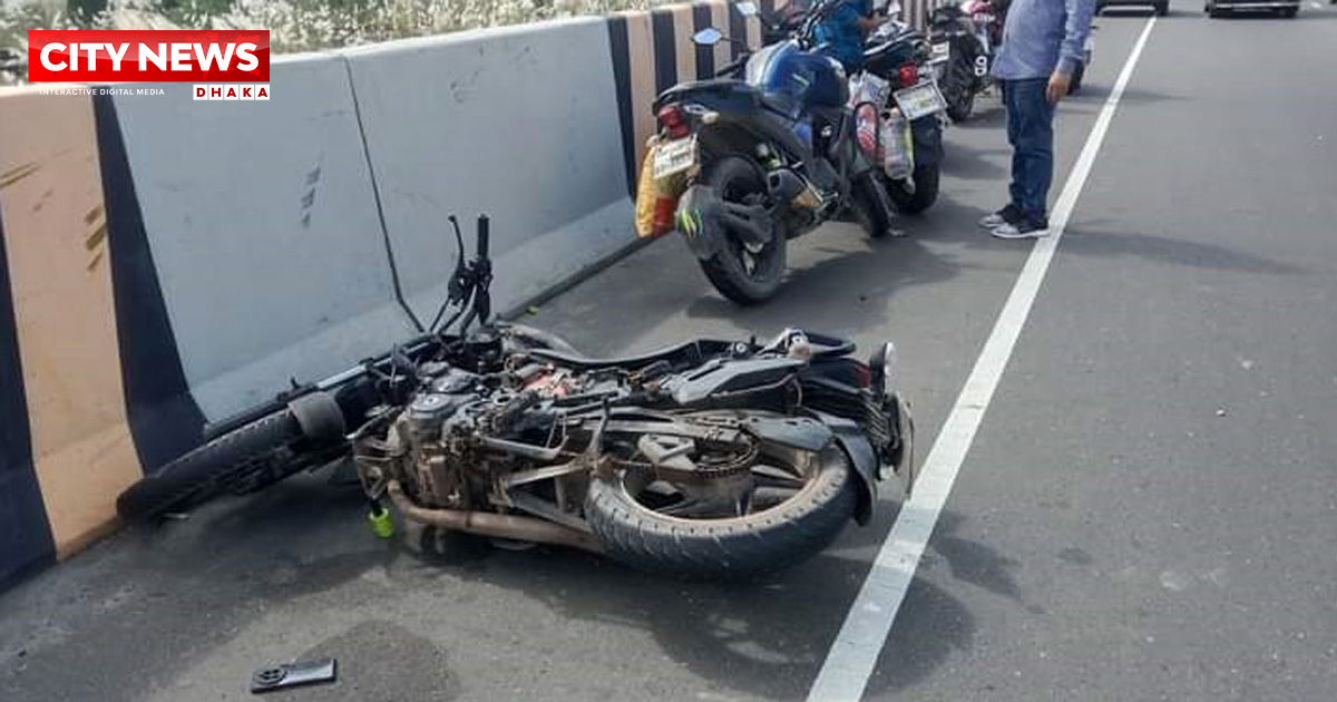 মাওয়া এক্সপ্রেসওয়েতে প্রাণ গেল মোটরসাইকেলের ৩ আরোহীর