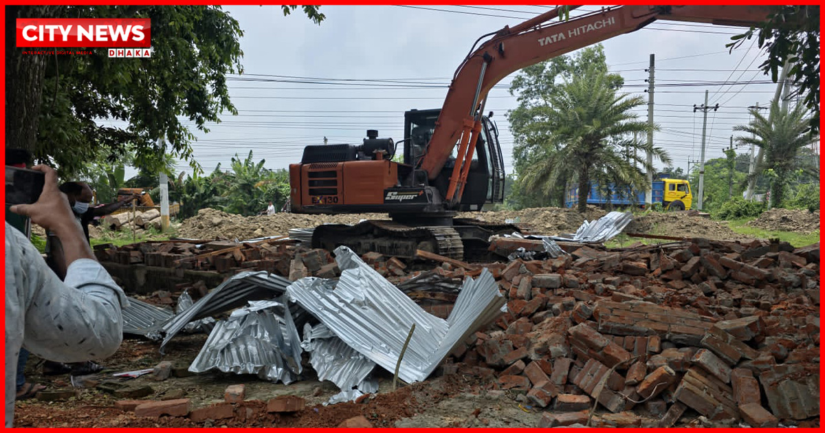 ফরিদপুরে সওজের ৬ কোটি টাকার জমি উদ্ধার: অবৈধ মার্কেট উচ্ছেদ