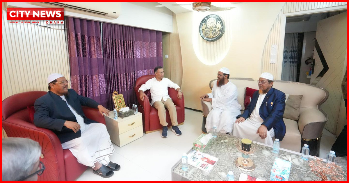 চরমোনাই পীরের বাসায় তারেক রহমান