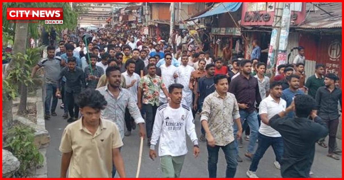 গ্রাফিতিতে ‘ছাত্র’ মুছে ‘গুপ্ত’ লেখার জেরে ছাত্রদল-শিবির সংঘর্ষ