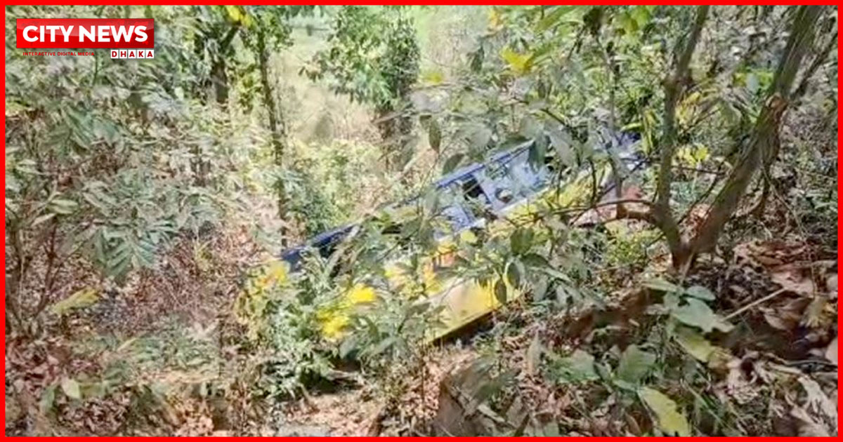 বান্দরবানে পর্যটকবাহী বাস খাদে পড়ে আহত অন্তত ৩০