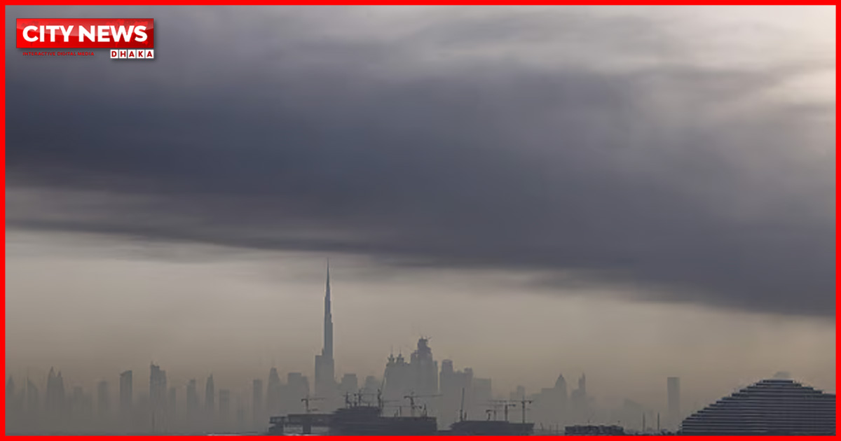 দুবাইয়ে বিকট বিস্ফোরণ, আকাশ ধোঁয়ায় আচ্ছন্ন