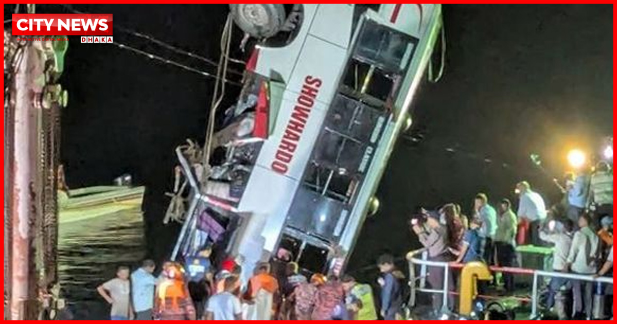 পদ্মায় বাসডুবির ঘটনায় এখন পর্যন্ত ২৩ জনের মরদেহ উদ্ধার