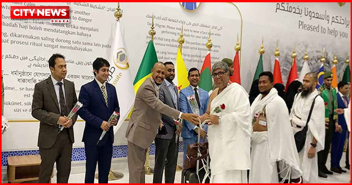 প্রথম হজ ফ্লাইটে ৪১৯ বাংলাদেশি সৌদি আরব পৌঁছেছেন