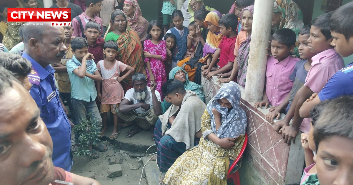 প্রবাসীর স্ত্রীর সঙ্গে আপত্তিকর অবস্থায় ধরা পুলিশ কনস্টেবল, স্থানীয়দের চাপে বিয়ে