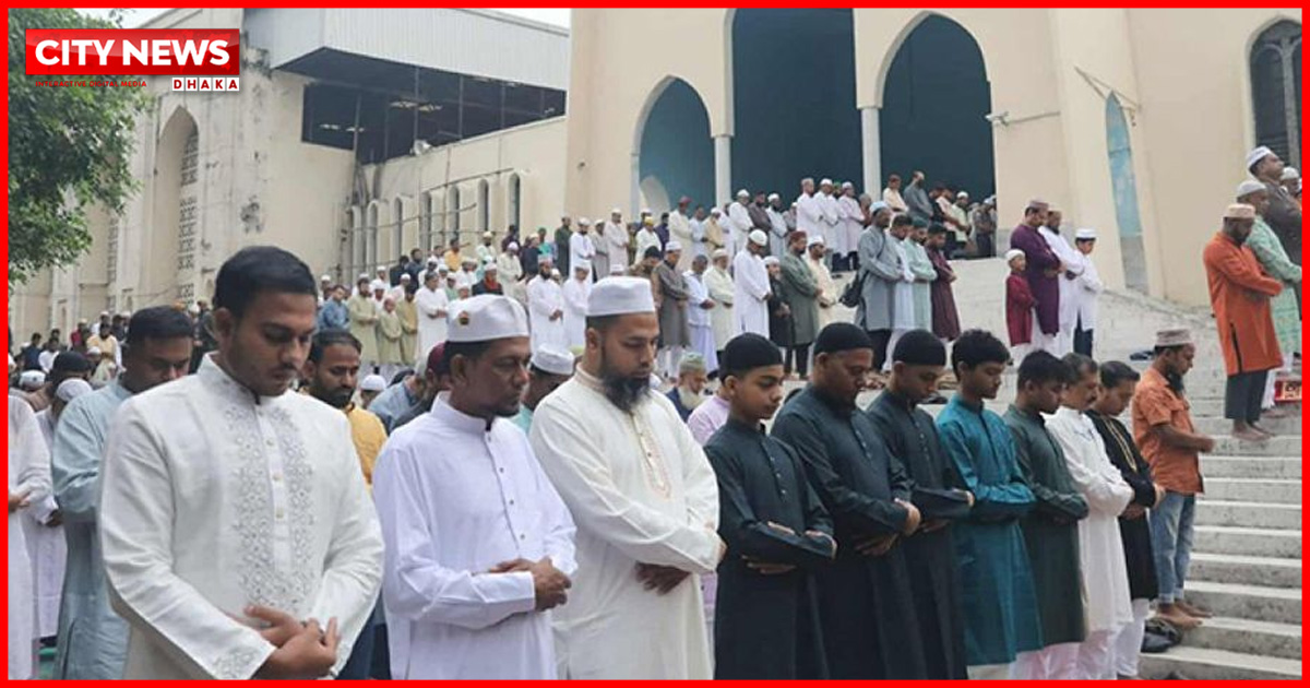 বায়তুল মোকাররমে মুসল্লিদের ঢল, ঈদের নামাজ শেষে দেশ-জাতির কল্যাণে দোয়া