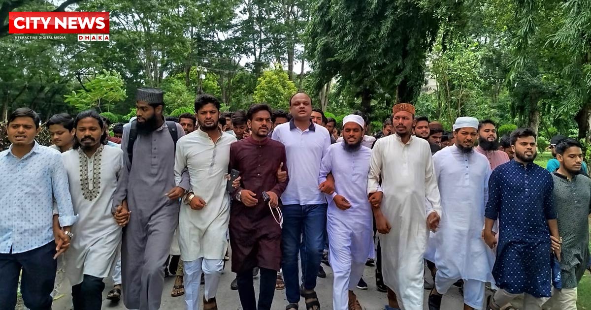 ইবি শিক্ষার্থীর মৃত্যুর সুষ্ঠু তদন্ত ও দুর্নীতির শ্বেতপত্রের দাবিতে বিক্ষোভ