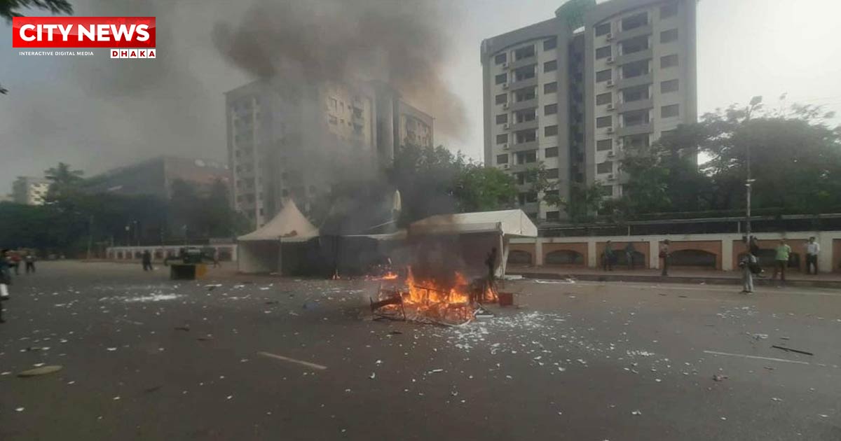 জুলাই সনদ স্বাক্ষরের আগে ভাঙচুর-আগুন, ৯০০ জনের বিরুদ্ধে মামলা