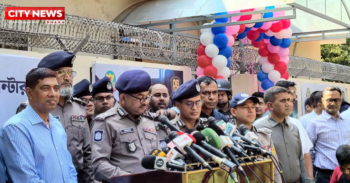 পুলিশের মনোবল ভাঙলে আপনাদের লাঠি নিয়ে বাড়িঘর পাহারা দিতে হবে: ডিএমপি কমিশনার