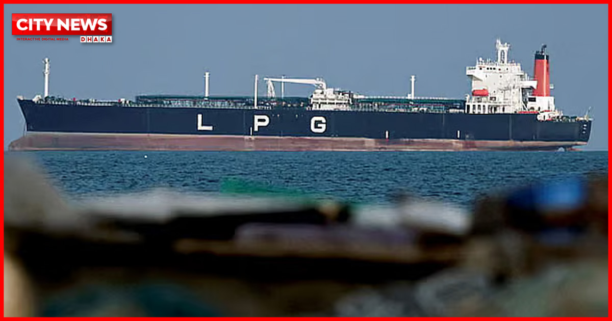 দ্বিতীয় প্রচেষ্টায় হরমুজ প্রণালি পার হলো চীনের দুই জাহাজ