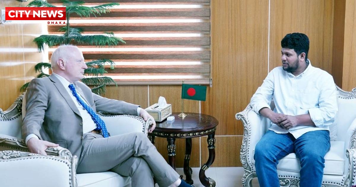 গণমাধ্যমের ওপর কোনো ধরনের চাপ নেই: তথ্য উপদেষ্টা