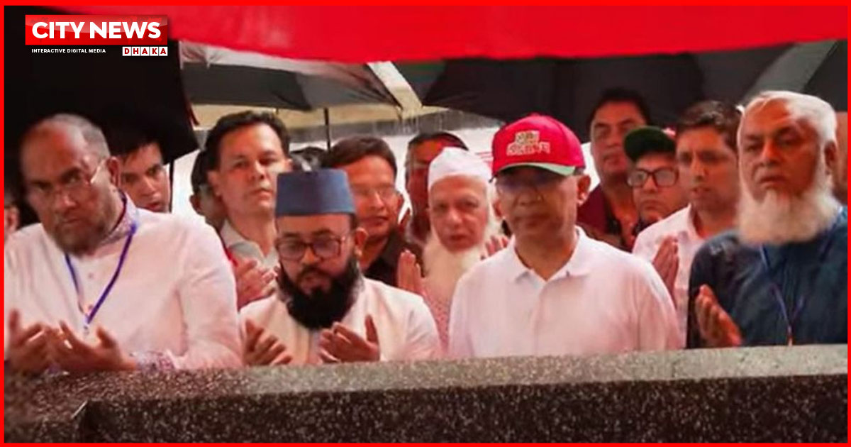 হযরত শাহজালালের মাজার জিয়ারত করলেন প্রধানমন্ত্রী