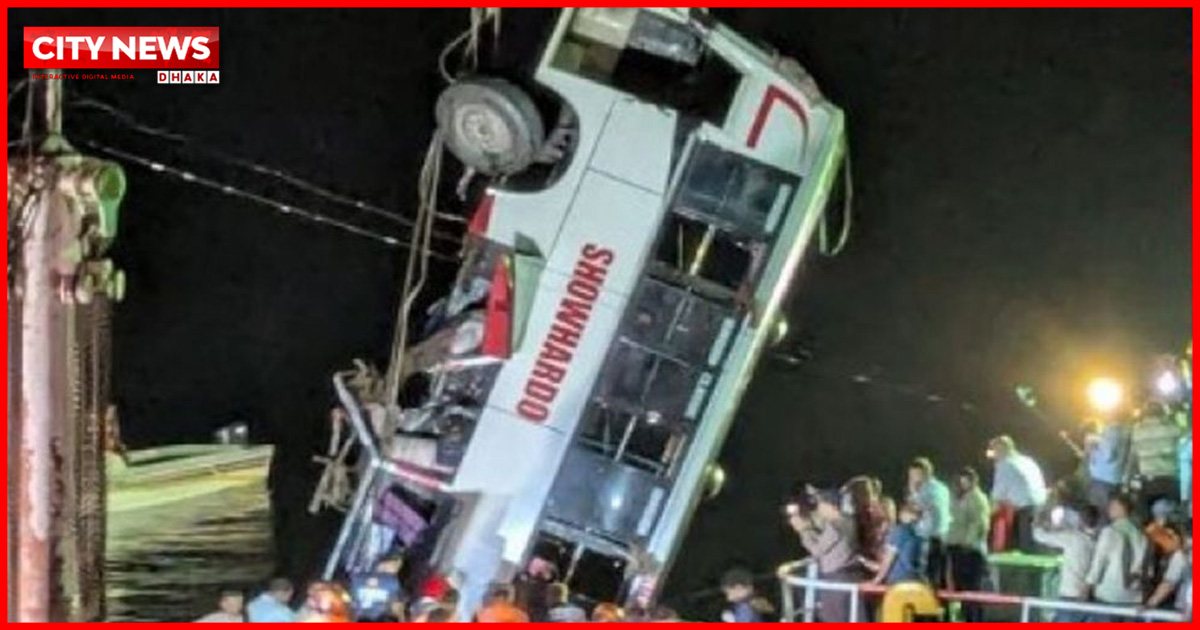 পদ্মায় বাসডুবিতে নিহতদের পরিবারকে ১ কোটি টাকা করে ক্ষতিপূরণ দাবি