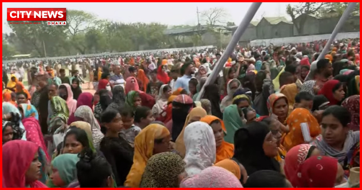 উদ্বোধনের আগেই ফ্যামিলি কার্ডের টাকা পেয়ে আনন্দে আত্মহারা কড়াইল বস্তিবাসী