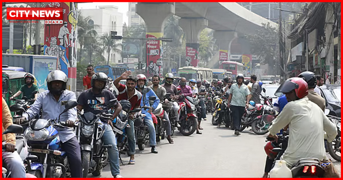 সরকারের আশ্বাসেও ফিরছে না স্বস্তি, জ্বালানি তেল কিনতে দীর্ঘ লাইন
