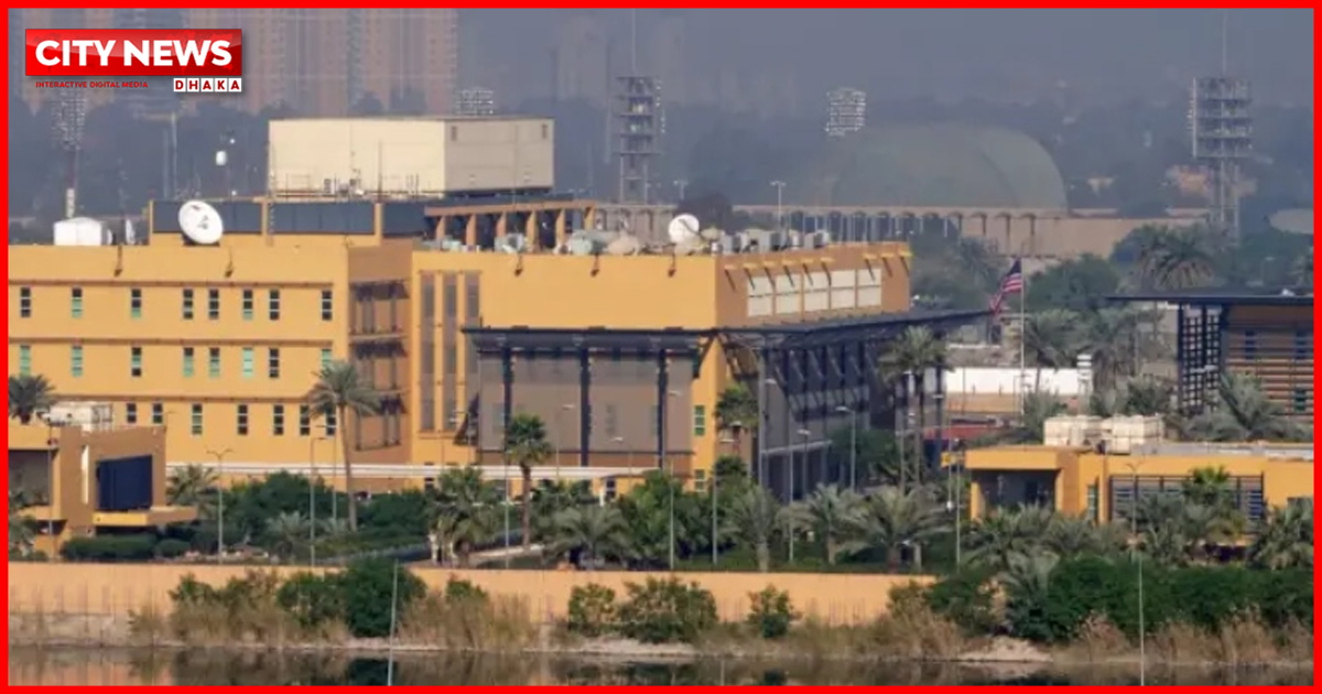 ইরাকের মার্কিন দূতাবাসে হামলা, আকাশে ধোঁয়ার কুণ্ডলী