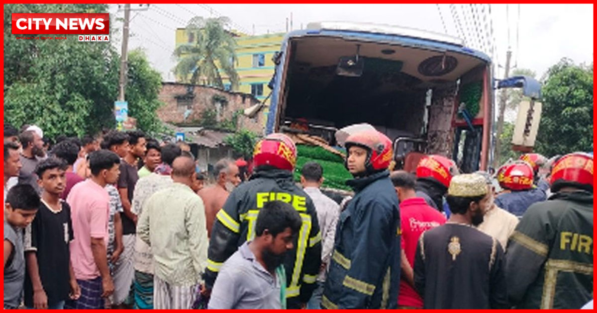 বগুড়ায় সাতসকালে বাসচাপায় ৬ দিনমজুর নিহত