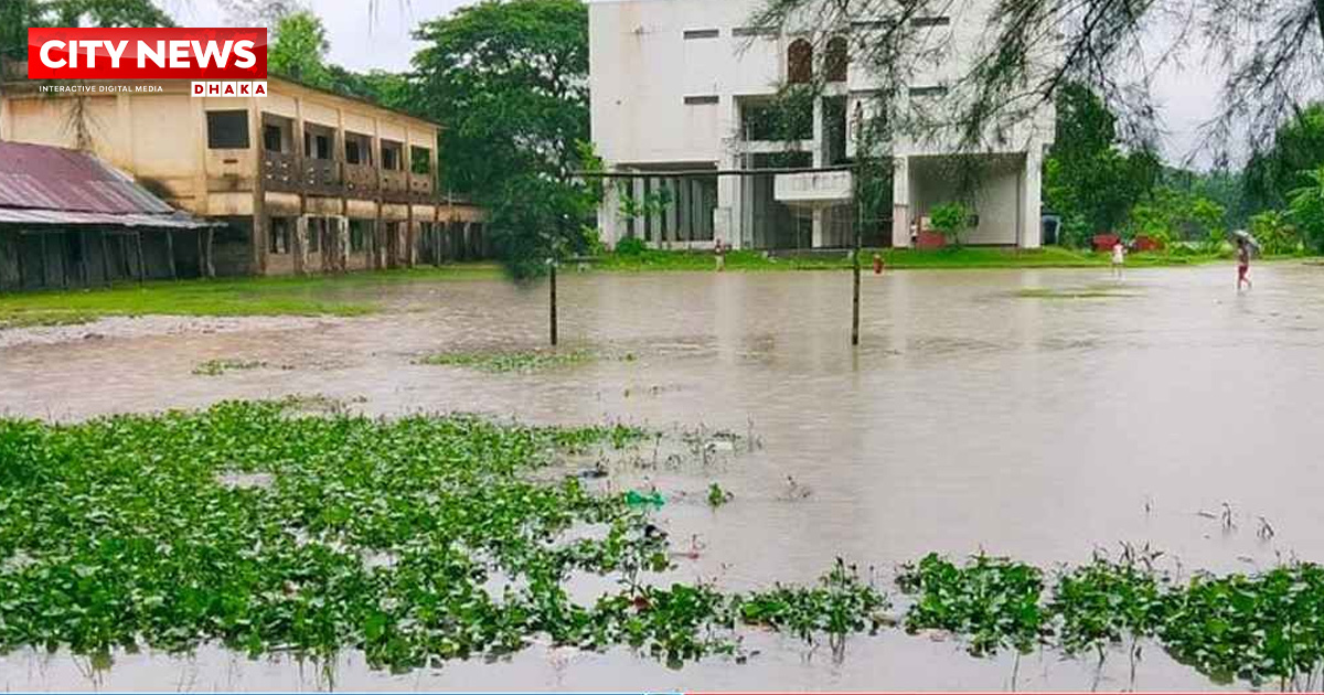 নোয়াখালীর ১৭৭ বিদ্যালয়ে মাঠে পানি, বিপাকে শিক্ষার্থীরা
