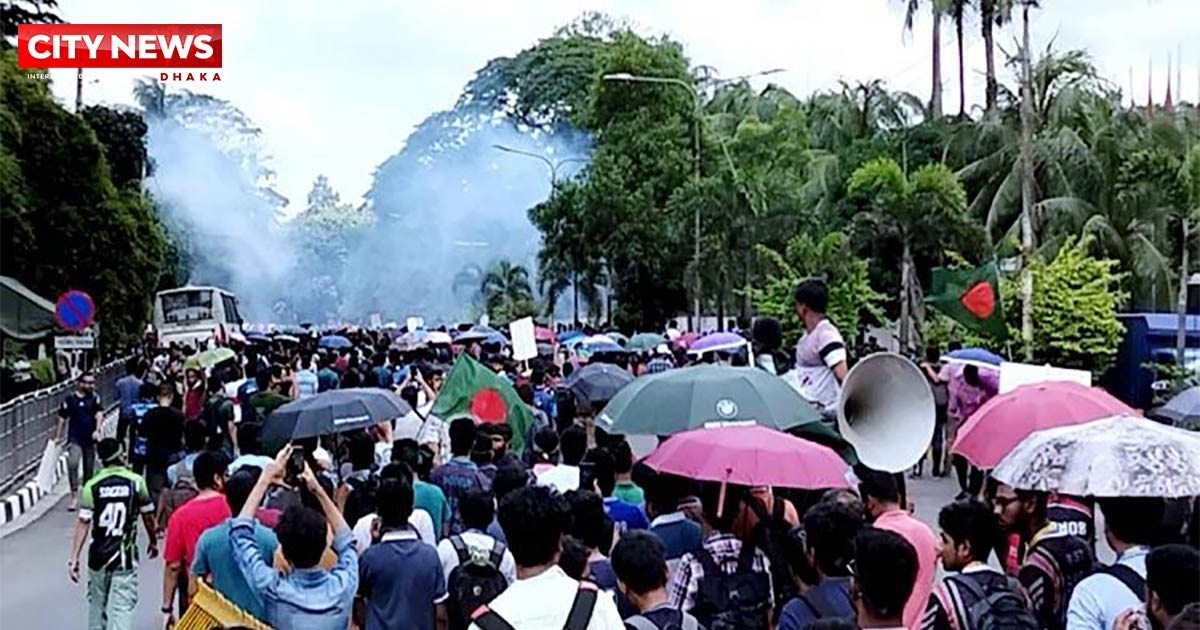 যমুনা অভিমুখে প্রকৌশলের শিক্ষার্থীরা, সাউন্ড গ্রেনেড-টিয়ারশেল নিক্ষেপ