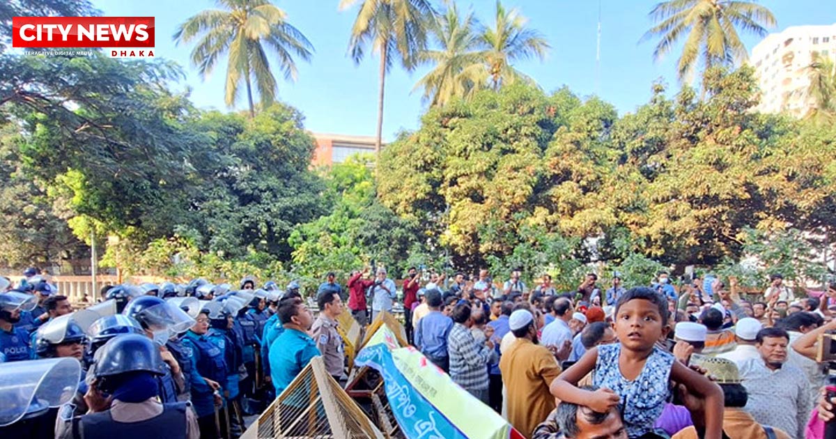 নন-এমপিও শিক্ষকদের যমুনা ঘেরাও কর্মসূচিতে পুলিশের বাধা