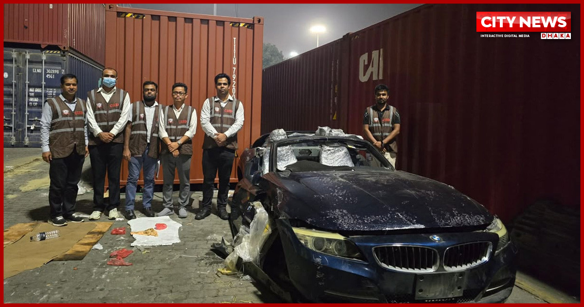 পার্টসের ঘোষণা, চট্টগ্রাম বন্দরে মিলল বিএমডব্লিউ রেসিং কার ও ৫ ট্রাক