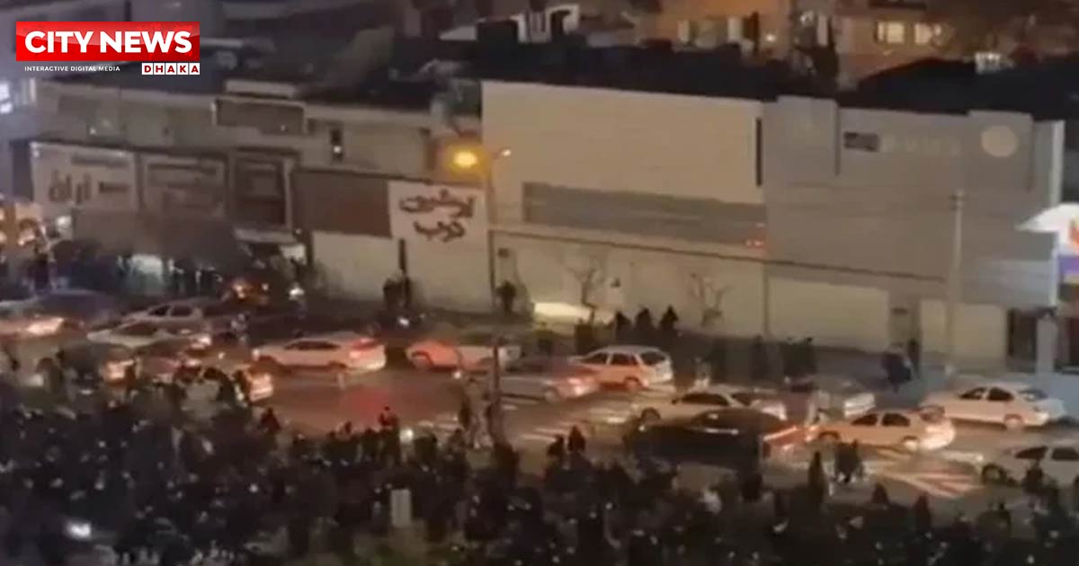 Iranians mass on Tehran avenue in major anti-govt protest: images verified by AFP