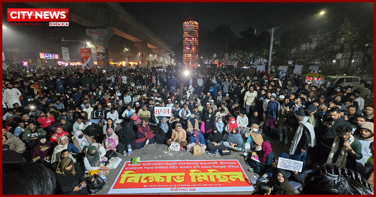 বিচারের দাবিতে শাহবাগে বিক্ষোভ, রাতভর থাকার ঘোষণা