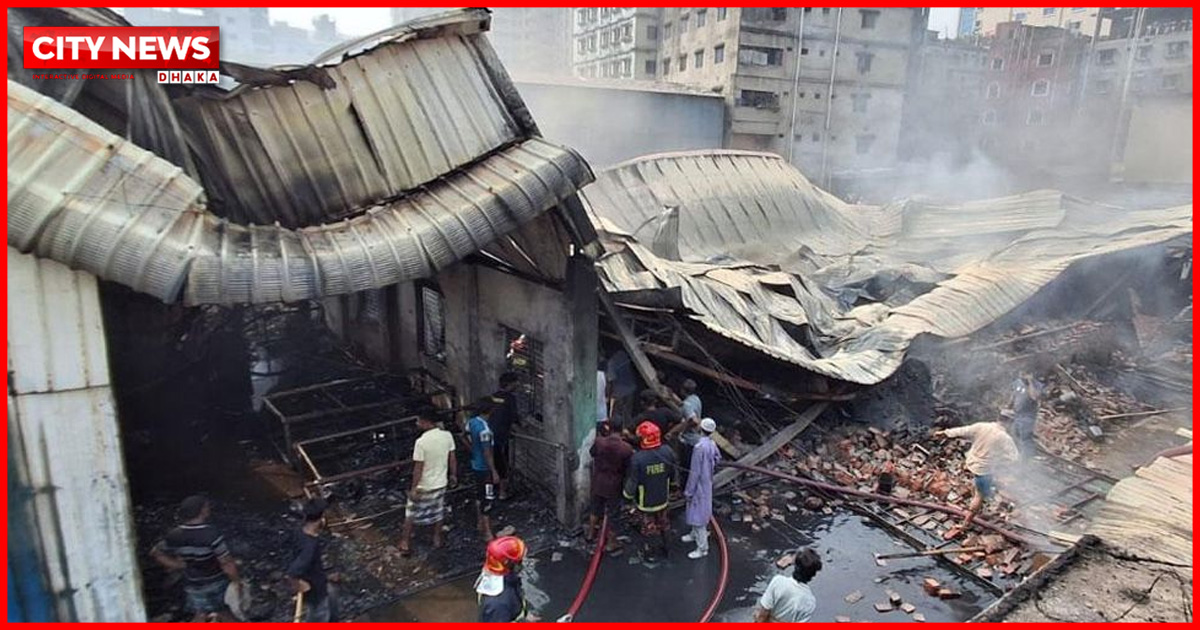 কদমতলীতে গ্যাসলাইটার কারখানায় আগুন: ৫ মরদেহ উদ্ধার